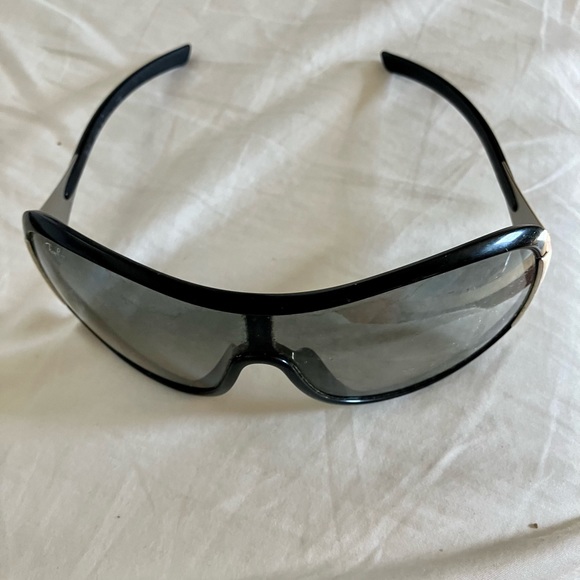 Ray-Bans wrap sunglasses - Picture 2 of 3